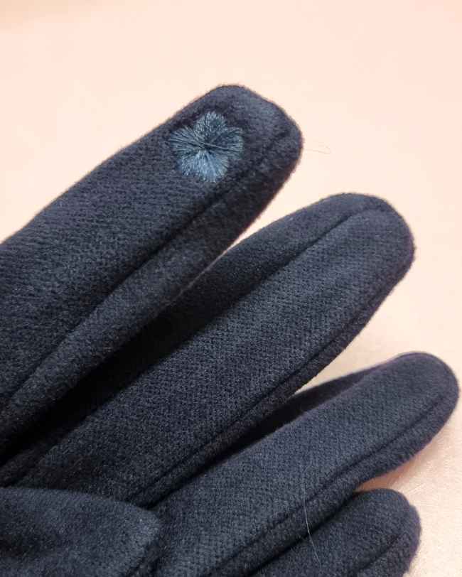 Guantes Touchscreen Deep Blue¡Explora los Guantes Touchscreen Deep Blue! Estos guantes se han diseñado para ser totalmente compatibles con la pantalla táctil de tu teléfono móvil, ofreciendo una suave sensación al tacto en su interior. El exterior se encu