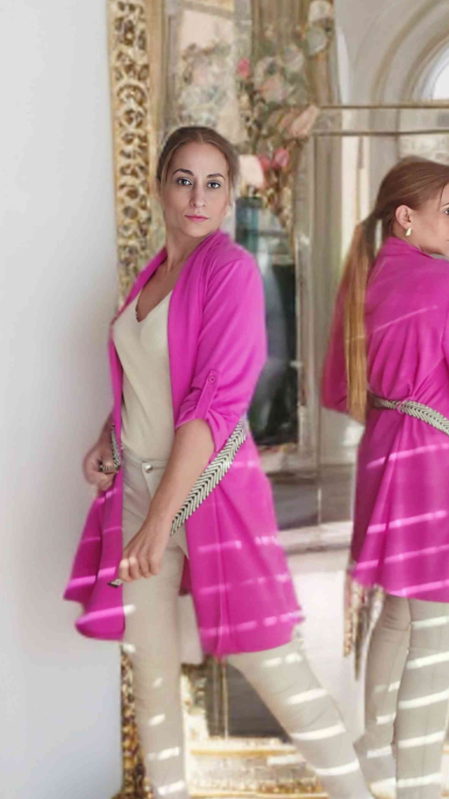 Cardigan chaqueta con cinturón TicinoChaqueta Ticino El cardigan chaqueta con cinturón Ticino es una pieza única que combina estilo y comodidad. Con su diseño de blazer relajado y cinturón incluido, podrás lucir elegante y sofisticada en cualquier ocasión