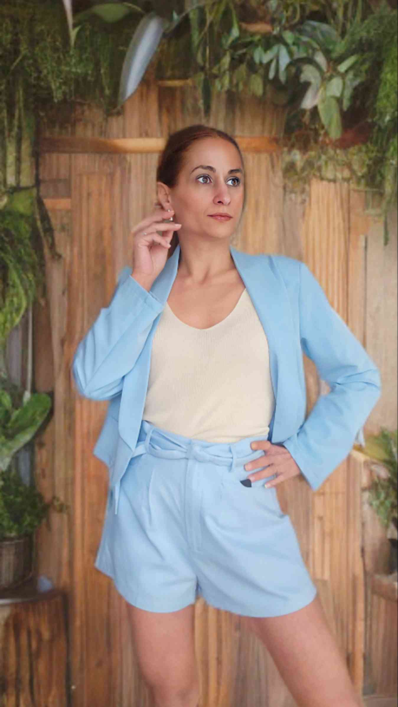 Blazer SevillaBlazer Corta Sevilla Blazer corta sin forro interior y hombreras. Tallas única S a XL Envío: Suiza 2/4 días Europa 5/9 días