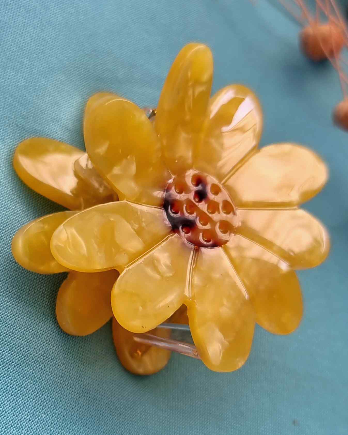 Gancho de cabello Perle | HaarklammerGancho Cabello Flor Perle Nuestros Ganchos de Cabello Perle son la opción perfecta para cualquier ocasión; estos pinzas con forma de flor diseñados con la mejor artesanía en colores vibrantes, le otorgan un toque único