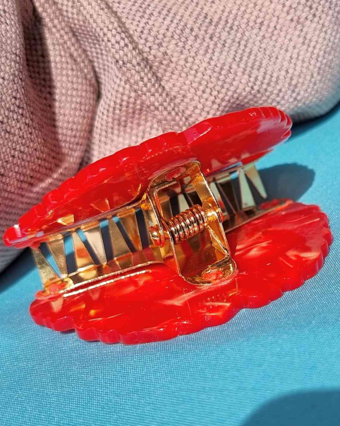 Gancho cabello Amapola | Haarklammer BlumenGancho cabello amapola ¡Lucir hermosa es fácil! Disfruta de la frescura y la alegría de la naturaleza con el Gancho Cabello Amapola. Con una hermosa flor roja de amapola en su punza, este práctico gancho de pelo