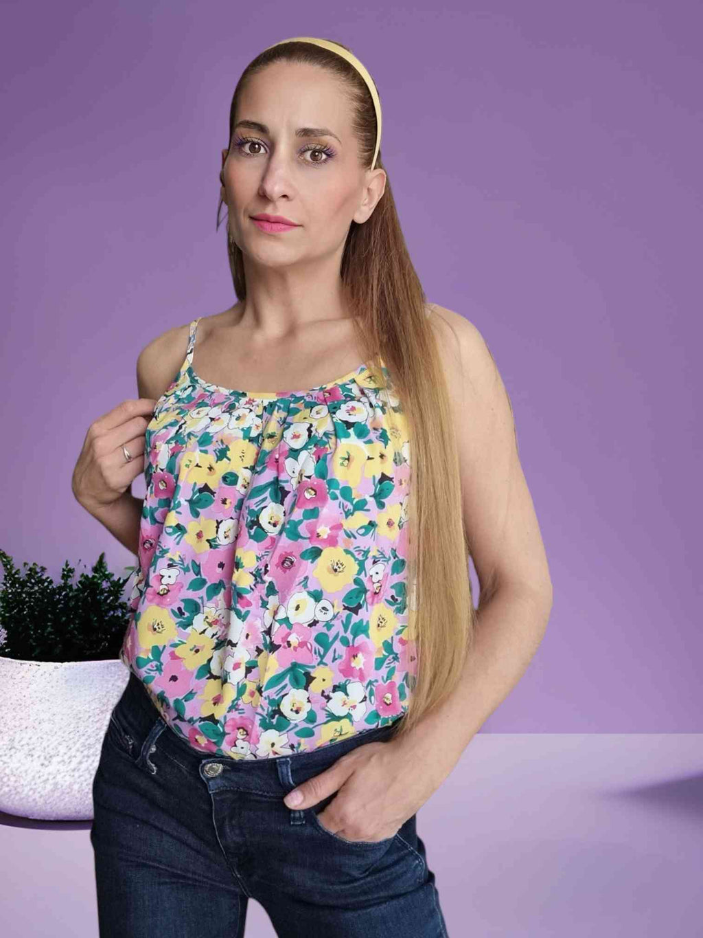 Blusa de tirantes India | Damen Bluse BlumenmusterBlusa tirantes India Atrévete a llevar un look diferente con la sofisticada blusa de tirantes India. Cada detalle, desde los bonitos estampados de flores hasta los tirantes regulables, crean una prenda rom