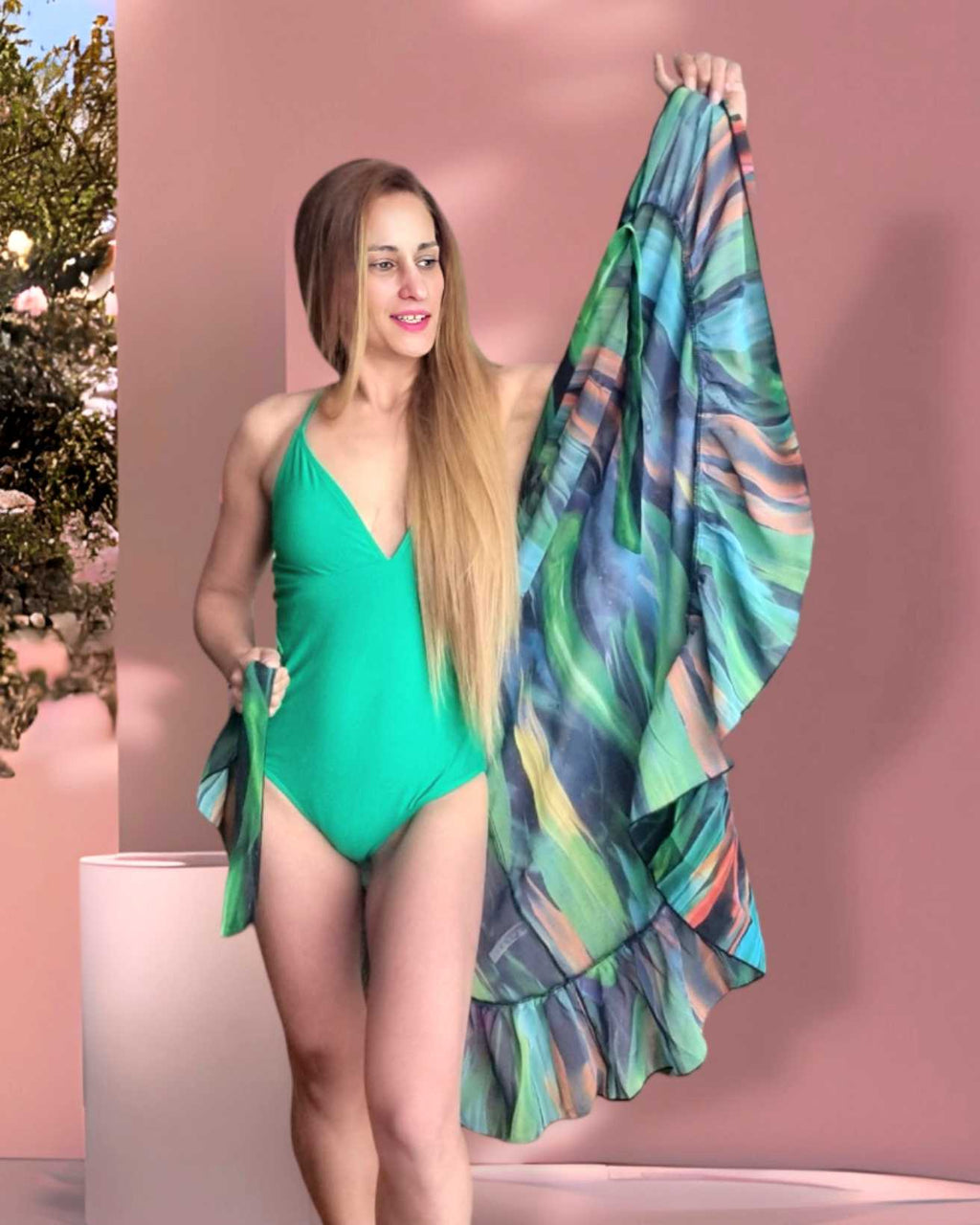Falda pareo bahona¡Nada te hará lucir mejor en la playa esta temporada que la Falda pareo Bahona! Esta elegante falda que también puedes usar de vestido playero. Volante delicado en el bajo, un bonito estampado, y un rápido atado con lazada te harán lucir
