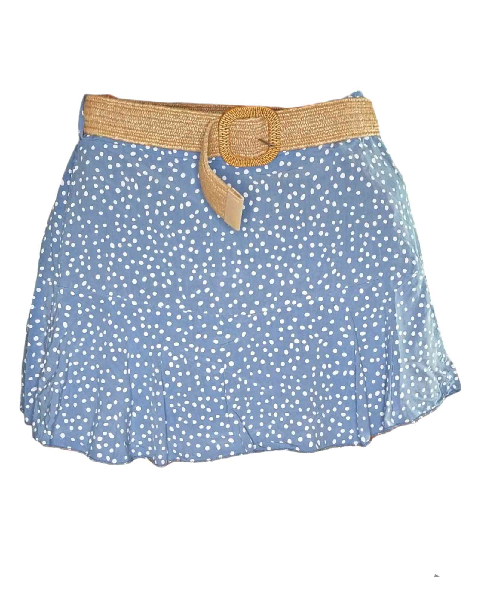 Falda pantalon lunares GranadaViste con estilo con la falda pantalón lunares Granada. Una talla apta desde S hasta L. El cinturón incluido le da un aspecto muy veraniego. Los lunares le aportan un aire divertido. Crea un look para los fines de semana con