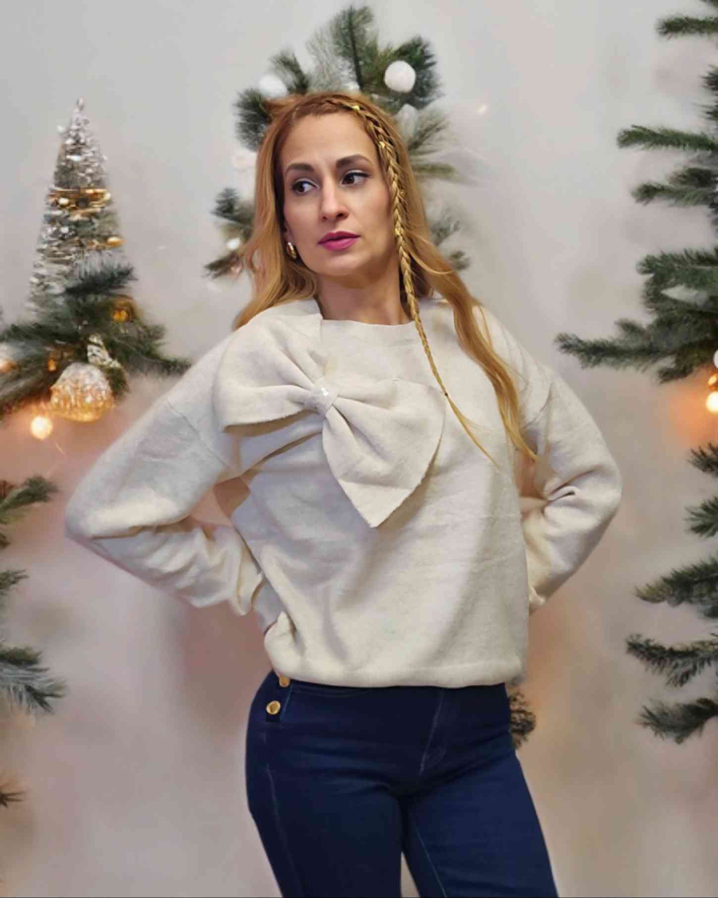 Jersey Pulli Schleife - 5 ColoresJersey Pullover Schleife El jersey perfecto para esta temporada es cálido, suave y cómodo. El lazo, con pequeños brillos decorativos de lentejuelas, le ofrece un toque festivo a cualquier look.✨️ •Talla unica S/2XL (36-44)