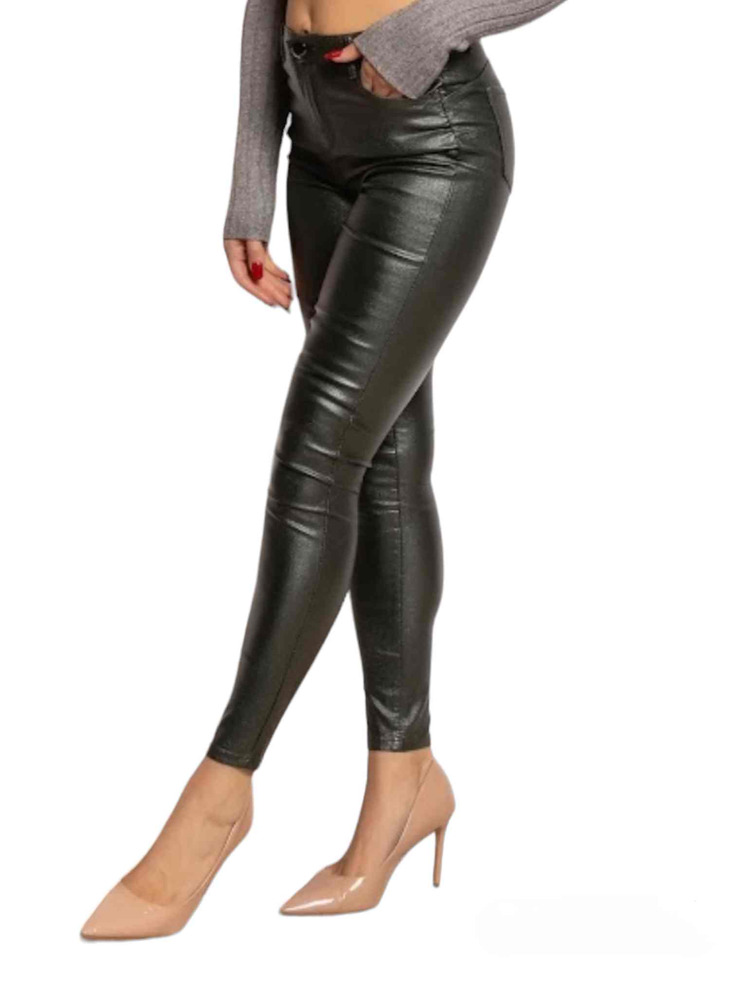 Pantalon Efecto Cuero Brillo Push Up¡Luce glamurosa con los Pantalones Efecto Cuero Brillo Push Up! Estos pantalones son perfectos para lucir moderna y sentirte cómoda al mismo tiempo. De imitación cuero elastico y su suave interior polar, te mantendran a