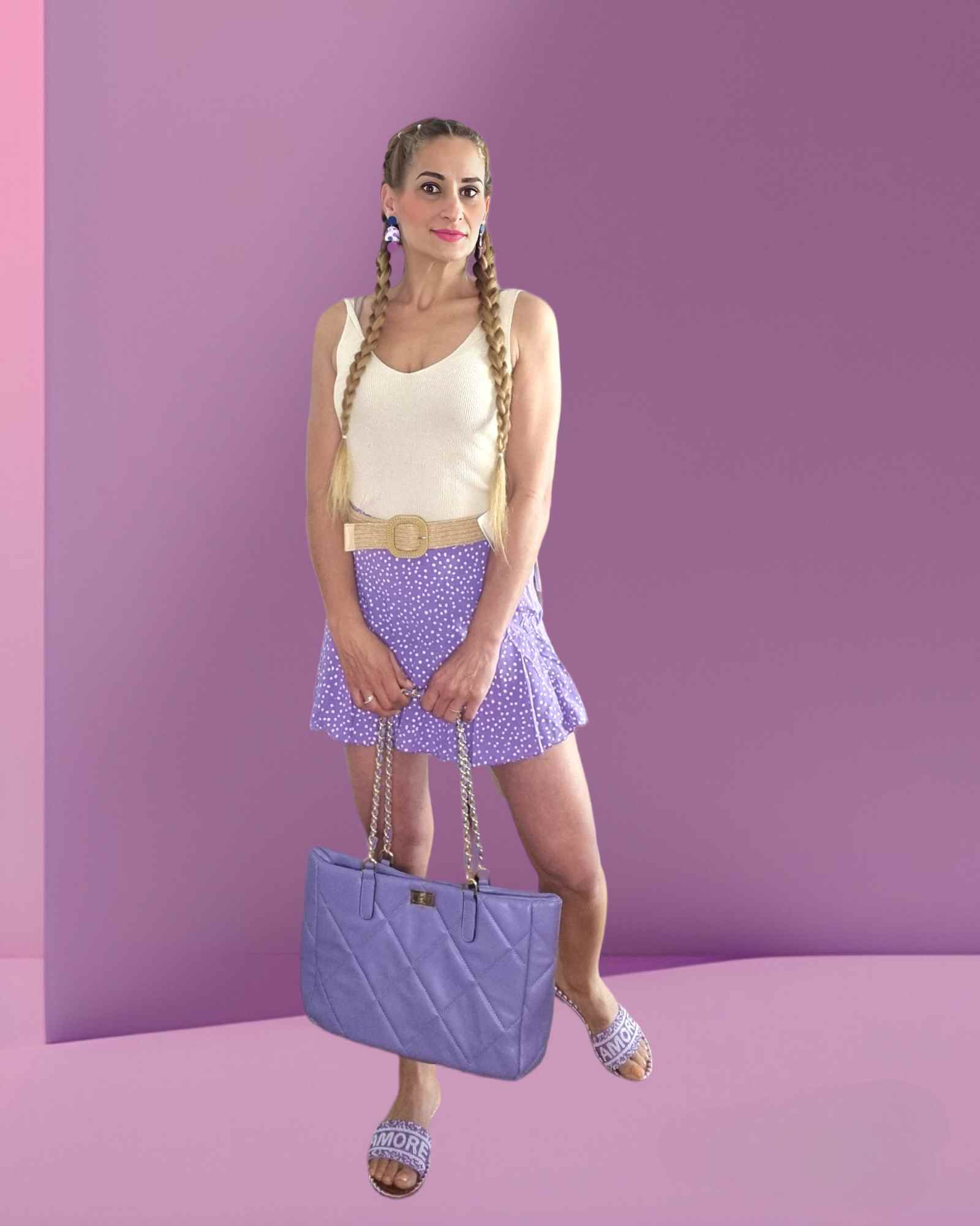 Falda pantalon lunares GranadaViste con estilo con la falda pantalón lunares Granada. Una talla apta desde S hasta L. El cinturón incluido le da un aspecto muy veraniego. Los lunares le aportan un aire divertido. Crea un look para los fines de semana con