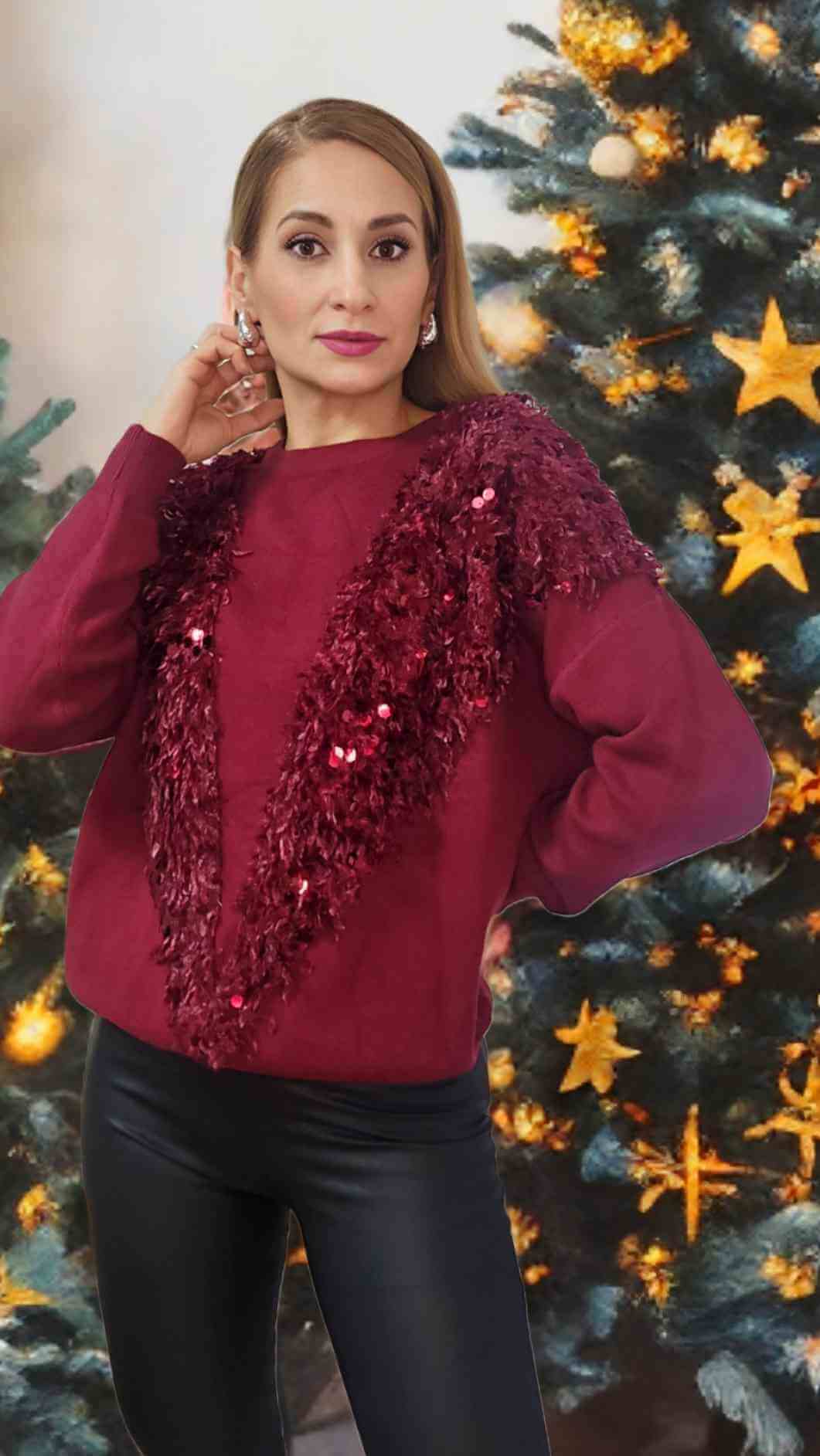 Jersey Glamour Estela- 2 coloresJersey Glamour Añade un toque de color con nuestros nuevos jerséis con decoración en V de pelito con lentejuelas. Elegante y brillante para tus looks navideños. Haz tu pedido hoy y brilla esta temporada Talla unica hasta 3X