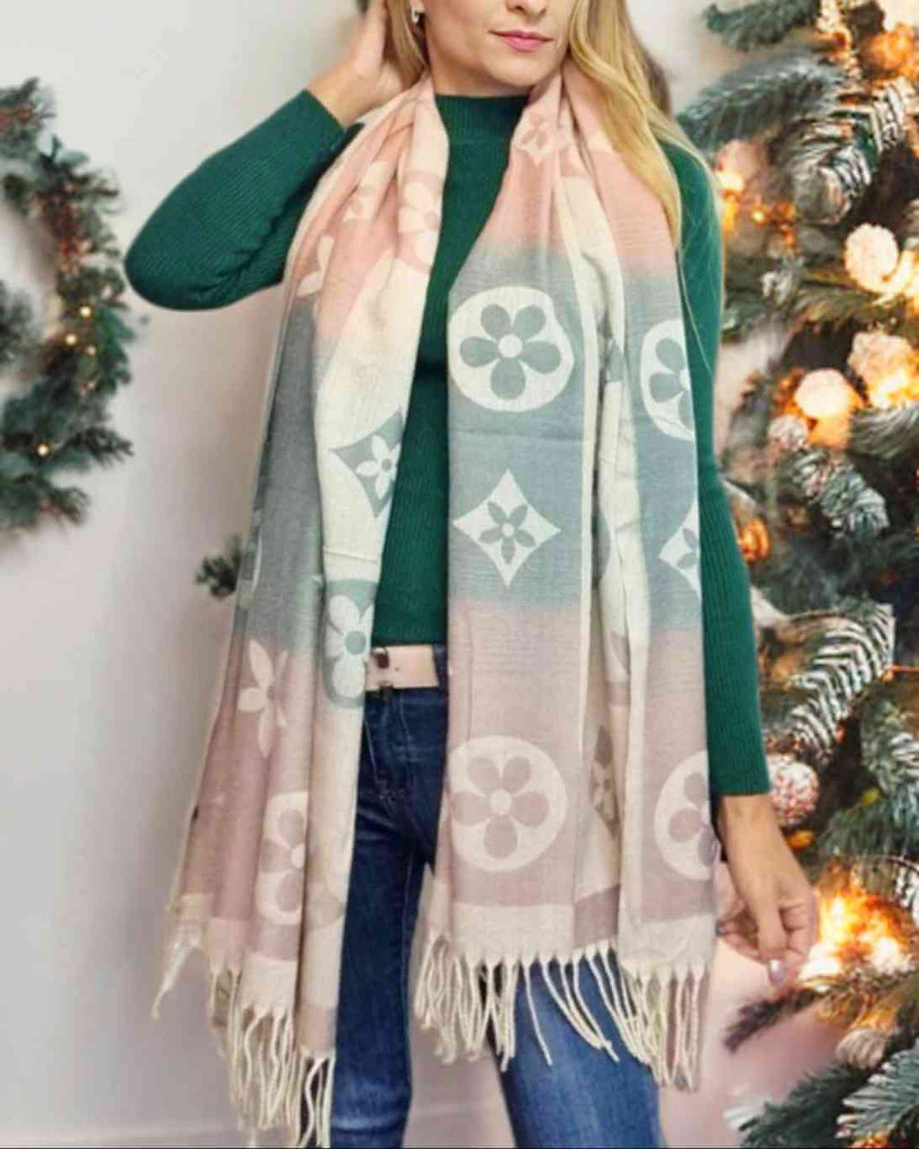 Box Navidad ScrunchiesNo sabes que regalar esta Navidad? Con nuestras box encontrarás el regalo perfecto sin dejarte la cabeza pensando eligiendo el regalo ideal🎄 Incluye: Bufanda XL Tacto cashmere Guantes touch screen gris azulado Scrunchie Box Set 3 Ca