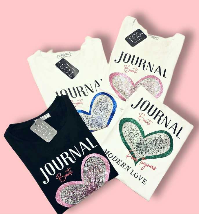 T-Shirt Algodón JournalEsta camiseta de algodón Journal es ideal para cualquier ocasión. Su diseño de corazón con brillantes es elegante y añade un toque de glamour a su look. Con cuello redondo y manga corta, está hecha con 95% de algodón para una comodi