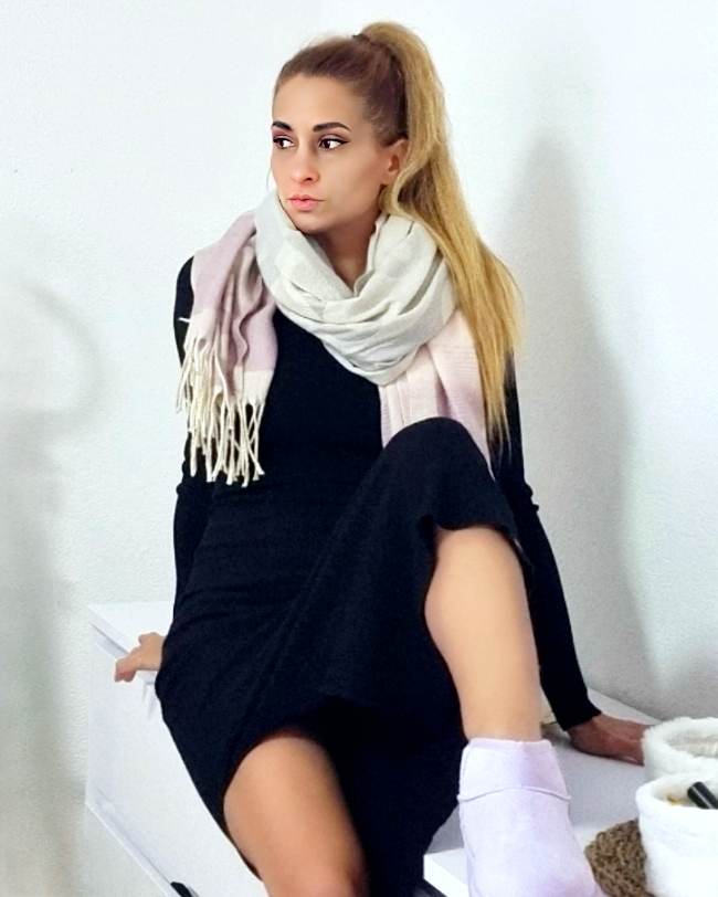 Shop The Outfit | Set HelenNo pienses mas en que ponerte con nuestro set Helen, que reúne todos los elementos para un look perfecto. Incluye: Un Vestido midi exlusivo de punto elástico, con escote de tiras en la espalda y abertura lateral para mayor facil