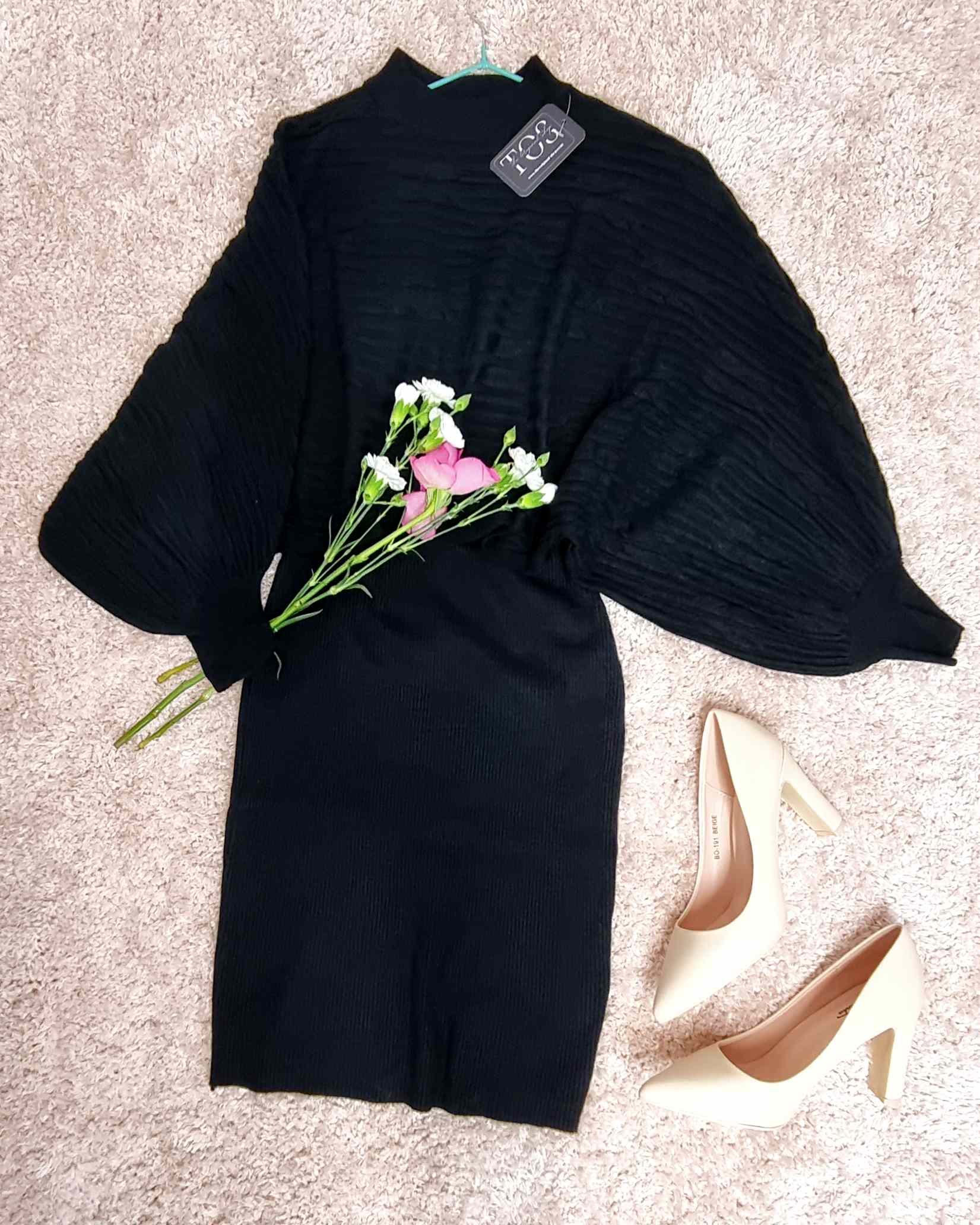 Vestido Punto Wallais- 5 ColoresDiseñado para combinar comodidad, modernidad y elegancia, el Vestido Punto Wallais es una preciosa prenda 2 en 1 que se ajusta perfectamente a tu figura gracias al punto elástico acanalado y el tirante ancho. El detalle esp