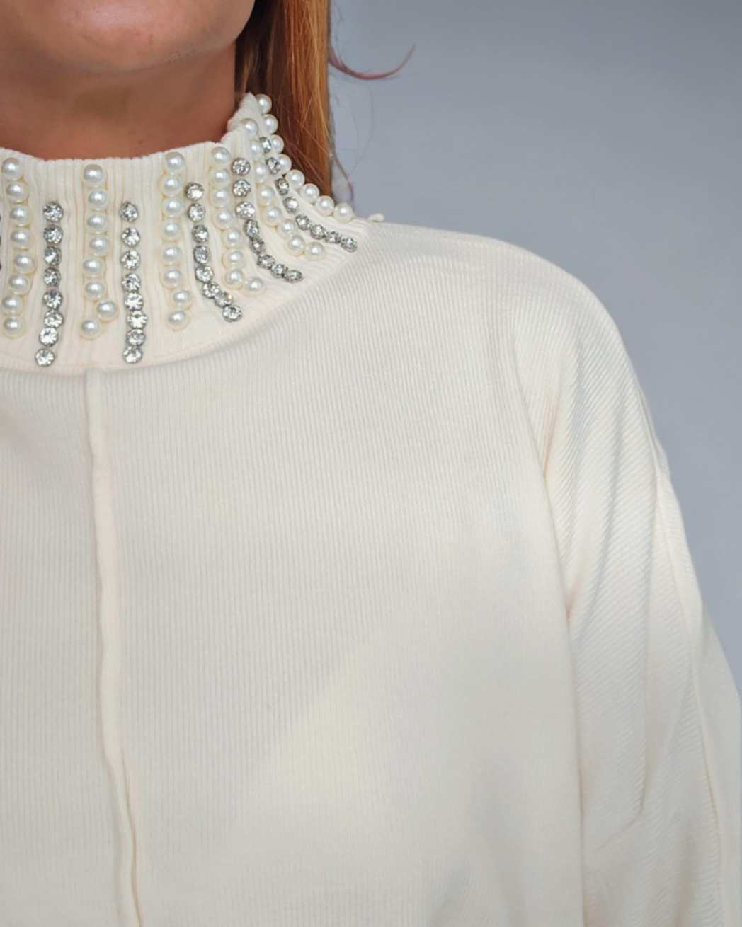 Set Strick Jersey con leggins punto- Crema¡Mantén un aspecto elegante y confortable con nuestro conjunto de Jersey con cuello decorado con brillantes y leggins de punto. Talla unica desde XS hasta 2XL, la elasticidad del leggin garantiza comodidad sin tra