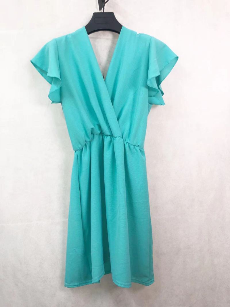 Vestido Lirian Varios coloresVestido Cruzado lirian Con el Vestido lirian podrás lucir espectacular en cualquier ocasión. Este vestido corto cuenta con un escote cruzado en la espalda y el pecho, además de una tira de silicona para mantenerlo en su lugar.