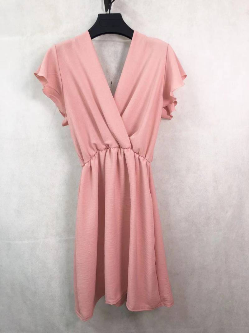 Vestido Lirian Varios coloresVestido Cruzado lirian Con el Vestido lirian podrás lucir espectacular en cualquier ocasión. Este vestido corto cuenta con un escote cruzado en la espalda y el pecho, además de una tira de silicona para mantenerlo en su lugar.