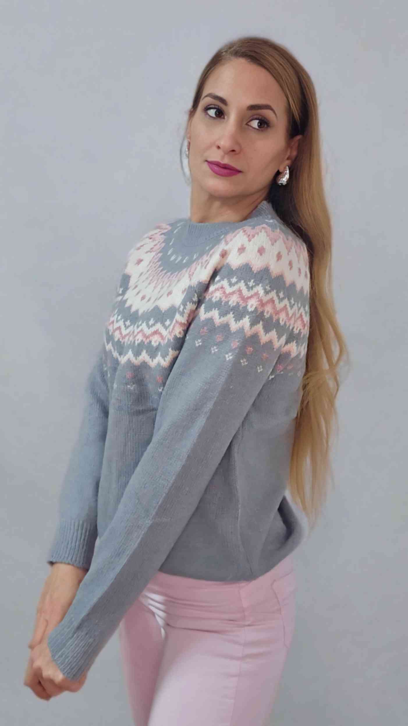 Jersey Cenefa NórdicaJersey cenefa nórdica Jersey de cuello redondo muy suave y con estampado estilo cenefa nordi,a. Disponible en 5 colores Talla unica S-L Envío: Suiza 2/4 días Europa 5/12 días según país