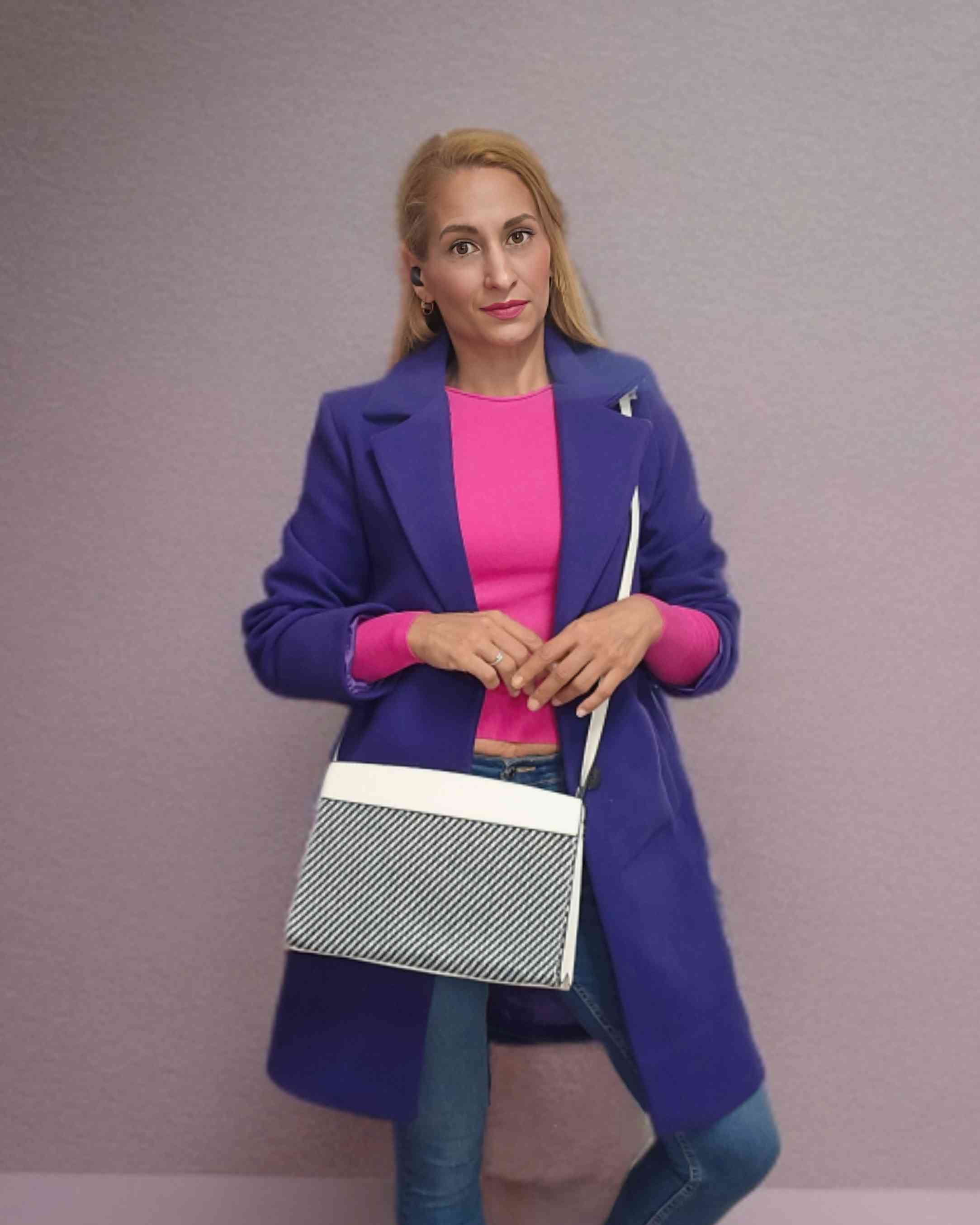 Abrigo paño ViolettAbrigo Coat Clásico Morado Protégete del frio con este abrigo en color violeta confortable y cálido. Envío: Suiza 2/4 días Europa 5/9 días