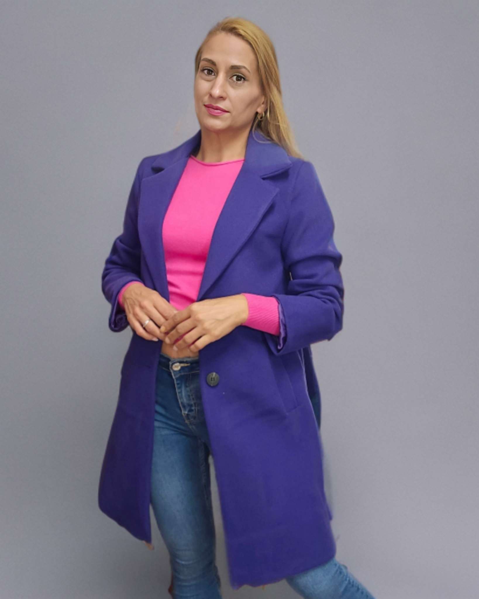 Abrigo paño ViolettAbrigo Coat Clásico Morado Protégete del frio con este abrigo en color violeta confortable y cálido. Envío: Suiza 2/4 días Europa 5/9 días