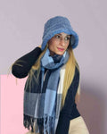 Gorro Fischerhut Reversible NicoleGorro Fischerhut Reversible Nicole ofrece una sinergia de estilo y funcionalidad excepcionales. Un lado de ante para un look moderno y el otro de pelo para mantener el calor. Esta pieza es una adición moderna que imprimir