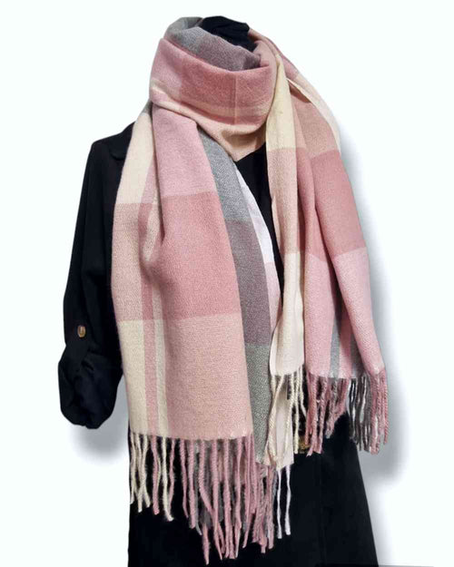 Bufanda Cuadros - 8 Colores | Winterschals DamenDisfruta del toque cálido que ofrece esta bufanda con cuadros. Presenta un estilo moderno y elegante con diversidad de colores para que encuentres la opción perfecta para tu look. Viene en 8 colores destacad