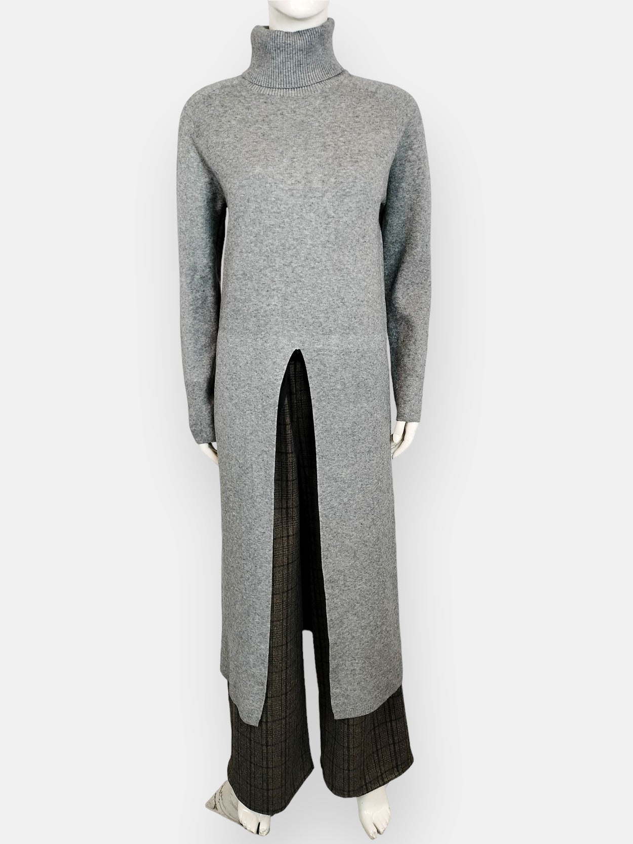 Jersey Largo Abertura - Strickpullover LangJersey Largo Abertura Jersey largo de cuello alto con abertura frontal . Muy suave, cómodo y practico para cualquier ocasion. Talla unica 36 / 42 Envío: Suiza 2/4 días Europa 5/9 días