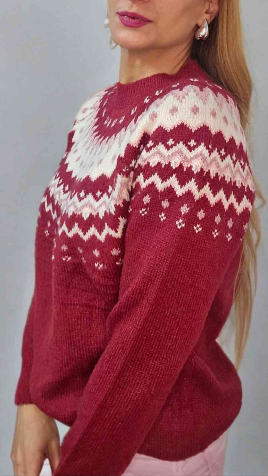 Jersey Cenefa NórdicaJersey cenefa nórdica Jersey de cuello redondo muy suave y con estampado estilo cenefa nordi,a. Disponible en 5 colores Talla unica S-L Envío: Suiza 2/4 días Europa 5/12 días según país