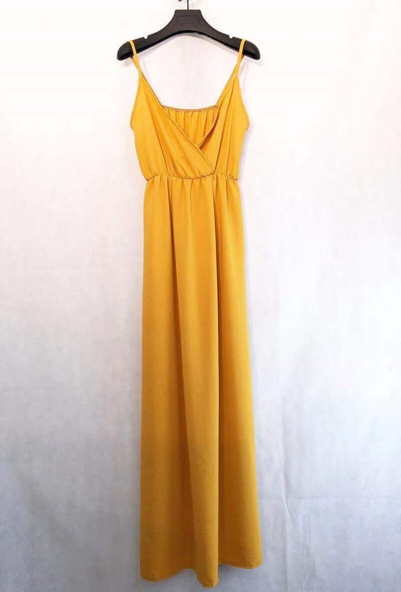 Vestido Largo Tirantes ClaraVestido Largo Tirantes Clara es una prenda elegante y versátil con escote cruzado y tirantes regulables. El color liso y la talla única de S/XL lo hacen adecuado para diversas ocasiones. Disfrute de su comodidad y estilo con es