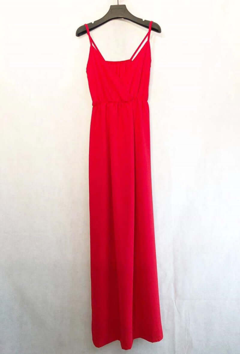 Vestido Largo Tirantes ClaraVestido Largo Tirantes Clara es una prenda elegante y versátil con escote cruzado y tirantes regulables. El color liso y la talla única de S/XL lo hacen adecuado para diversas ocasiones. Disfrute de su comodidad y estilo con es