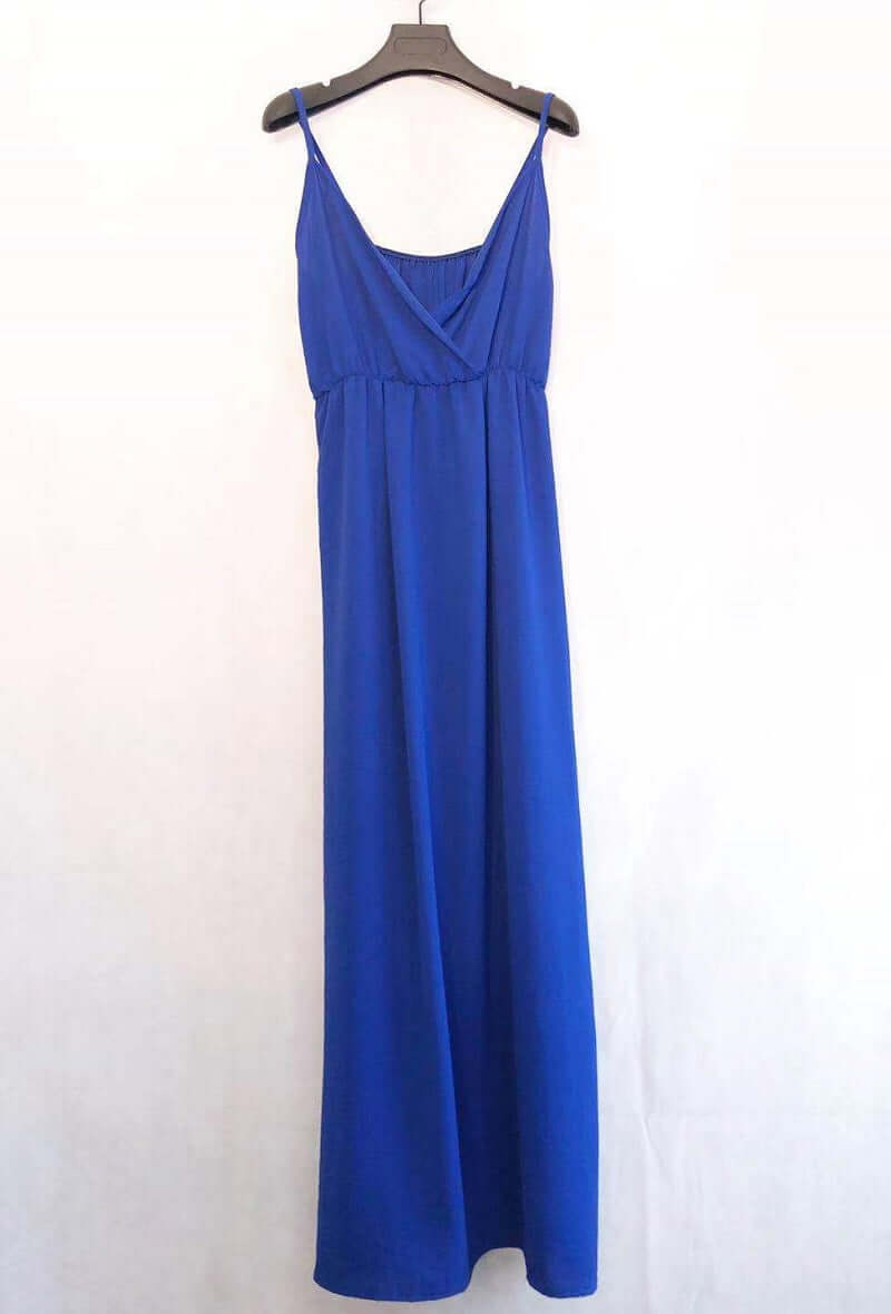 Vestido Largo Tirantes ClaraVestido Largo Tirantes Clara es una prenda elegante y versátil con escote cruzado y tirantes regulables. El color liso y la talla única de S/XL lo hacen adecuado para diversas ocasiones. Disfrute de su comodidad y estilo con es