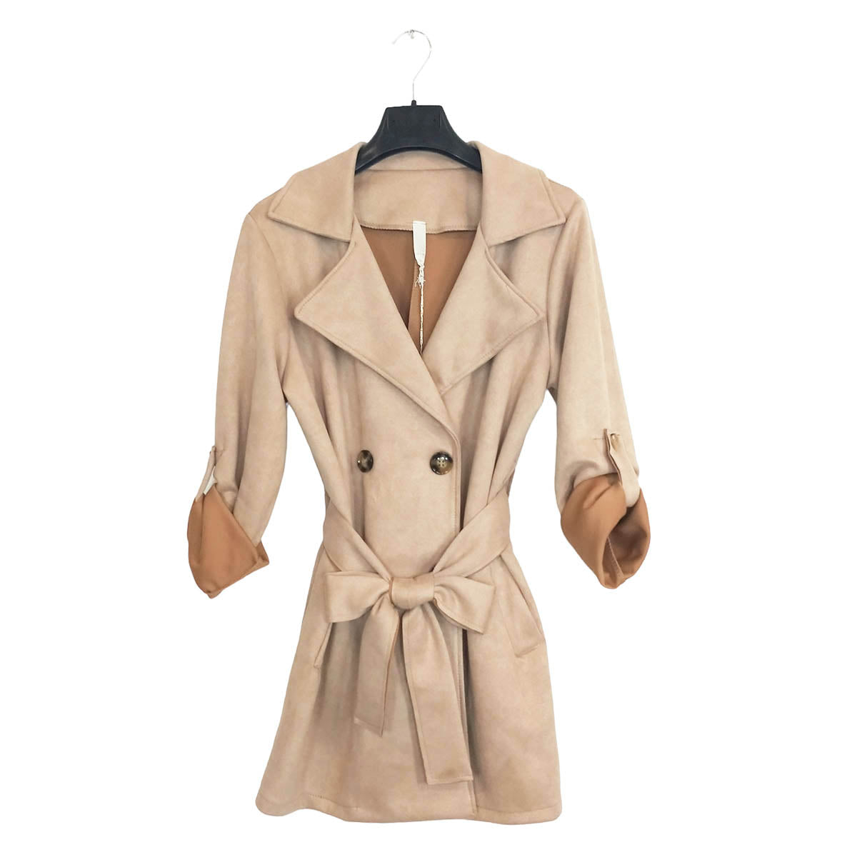 Chaqueta Antelina - 3 ColoresChaqueta Temporada Antelina Descubre nuestra chaqueta de antelina en 3 colores, talla única S/XL con cinturón y cuello de solapa estilo blazer. Ideal para darle un toque elegante a tus looks casuales en esta temporada. ¡Haz un