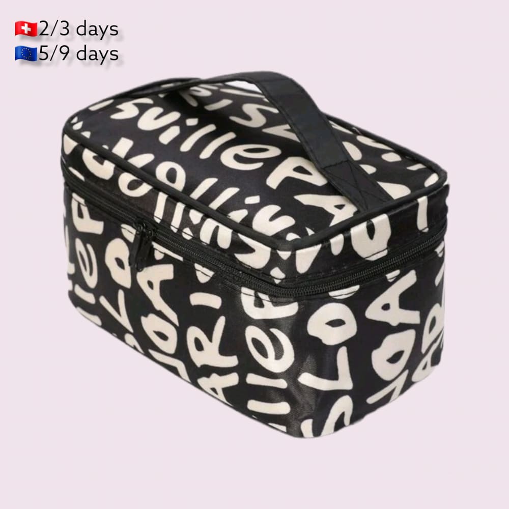 Neceser Diseño Letras | Makeup BagNeceser viaje estampado El complemento perfecto para llevar nuestros cosméticos seguros en los viajes. Con interior impermeable que garantiza una gran protección cuando viajamos. Características: Neceser Cuadrado Largo :2