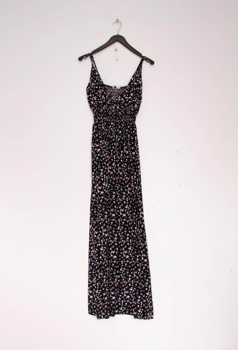 Vestido Glorie Verde 4 coloresVestido Largo Cruzado Glorie El Vestido Glorie Amarillo es una prenda elegante y versátil con un escote cruzado y un estampado de pequeñas flores que lo hacen único. Sus tirantes regulables ofrecen un ajuste perfecto y cómodo