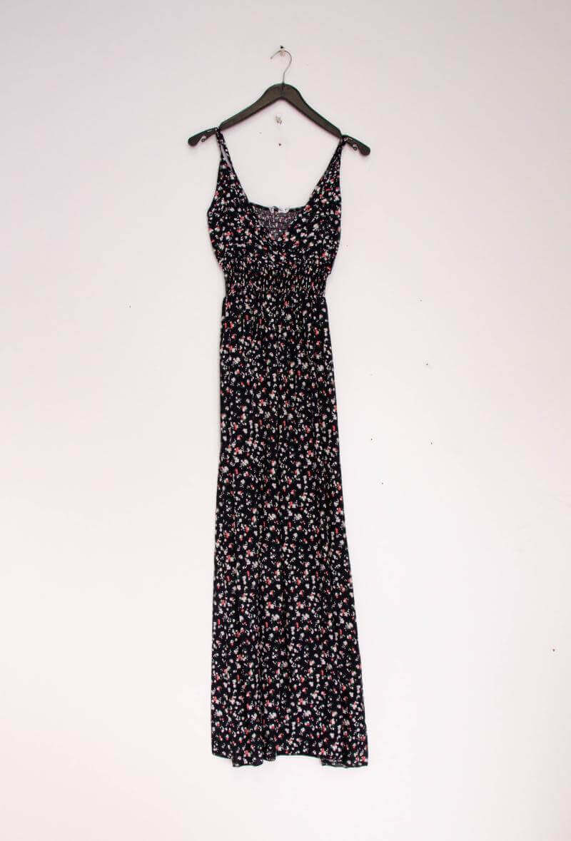 Vestido Glorie Verde 4 coloresVestido Largo Cruzado Glorie El Vestido Glorie Amarillo es una prenda elegante y versátil con un escote cruzado y un estampado de pequeñas flores que lo hacen único. Sus tirantes regulables ofrecen un ajuste perfecto y cómodo