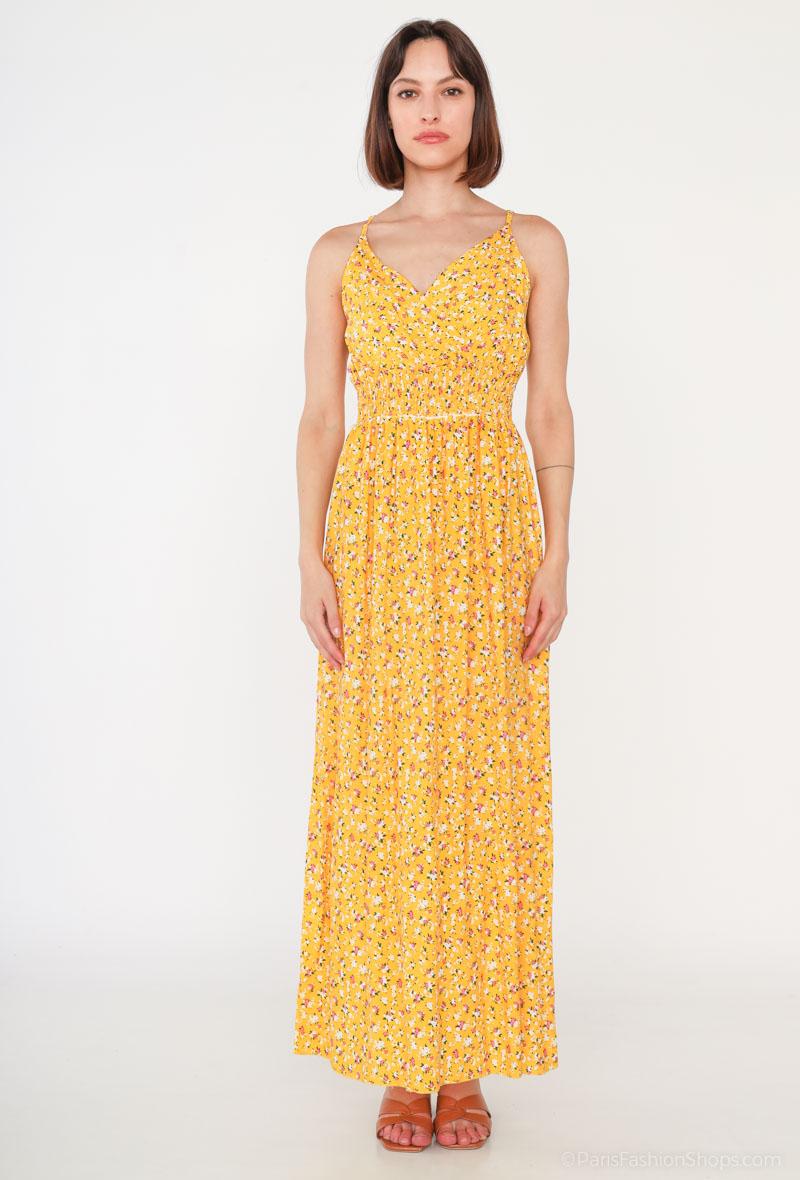 Vestido Glorie AmarilloVestido Largo Cruzado Glorie El Vestido Glorie Amarillo es una prenda elegante y versátil con un escote cruzado y un estampado de pequeñas flores que lo hacen único. Sus tirantes regulables ofrecen un ajuste perfecto y cómodo. Ideal