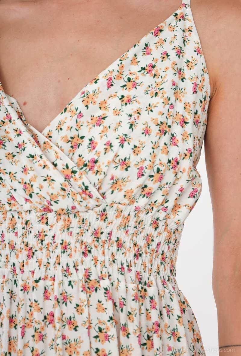 Vestido Glorie CremaVestido Largo Cruzado Glorie El Vestido Glorie Amarillo es una prenda elegante y versátil con un escote cruzado y un estampado de pequeñas flores que lo hacen único. Sus tirantes regulables ofrecen un ajuste perfecto y cómodo. Ideal pa