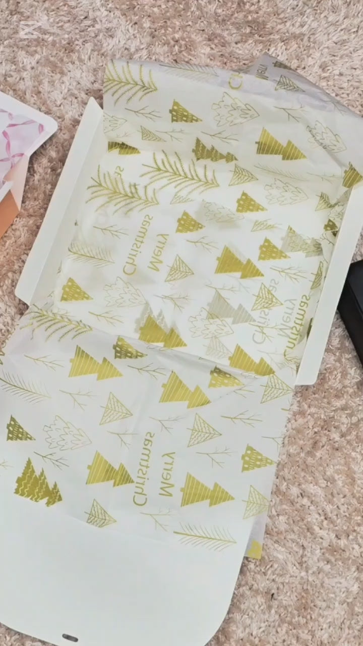 Box Navidad BraunNo sabes que regalar esta Navidad? Con nuestras box encontrarás el regalo perfecto sin dejarte la cabeza pensando eligiendo el regalo ideal🎄 Incluye: Jersey cuello alto super suave talla unica S/XL Calienta oreja lana marrón Cinturon mar