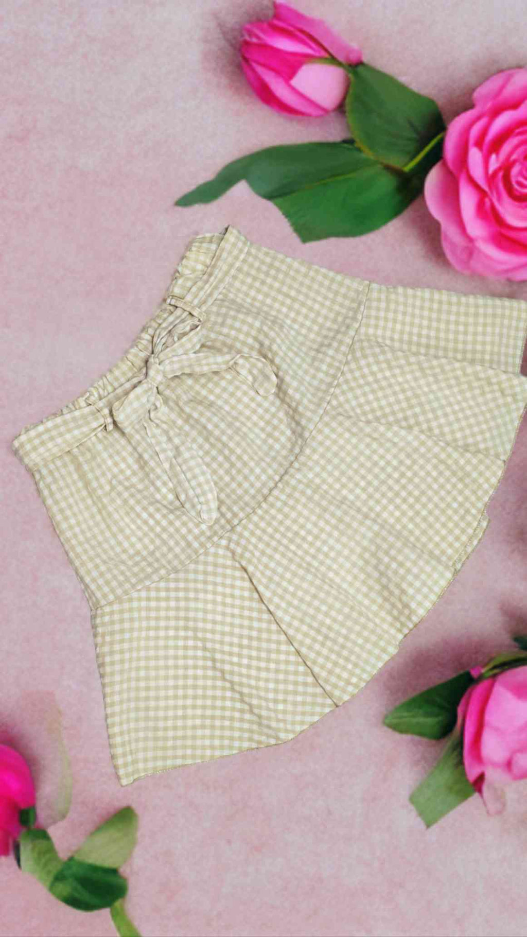 Falda Short Vichy BeigeDescubre la tendencia del 2025 con nuestra Falda Short Vichy Beige. Su estampado en vichy beige es perfecto para cada día o el fin de semana. Talla única de S a XL, muy versátil y con un short invisible para mayor comodidad. Combína