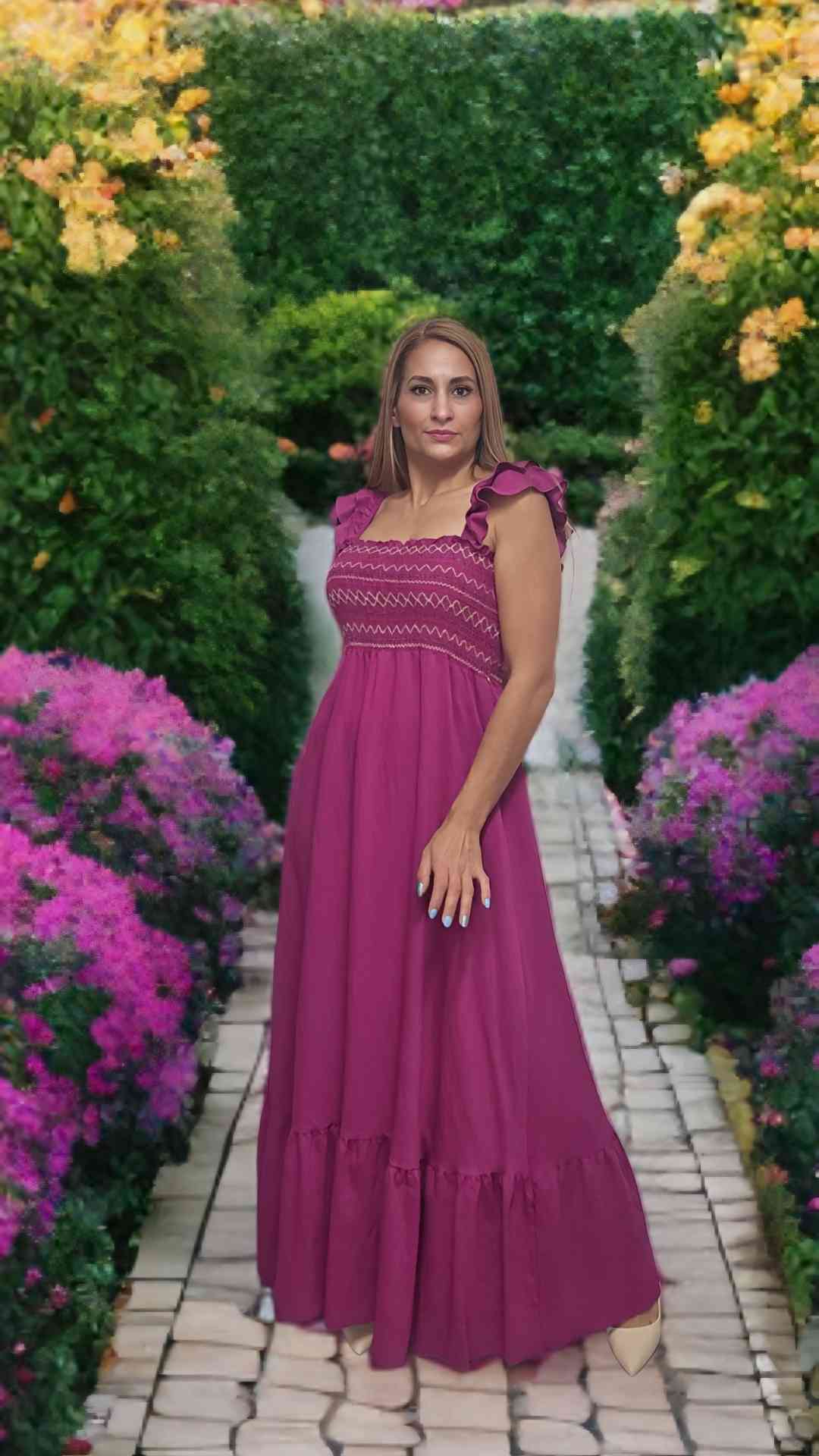 Vestido Volante MaxiVestido volante Maxi ¡Luce un estilo elegante y fresco con nuestro Vestido Volante Maxi! Con doble volante en las mangas y fruncido en el pecjo y espalda este vestido largo te garantiza un look llamativo y femenino. Su caída liviana y