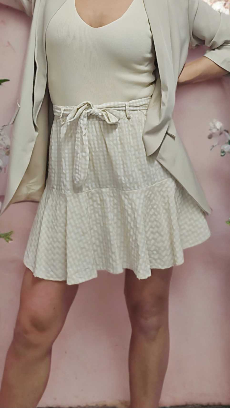 Falda Short Vichy BeigeDescubre la tendencia del 2025 con nuestra Falda Short Vichy Beige. Su estampado en vichy beige es perfecto para cada día o el fin de semana. Talla única de S a XL, muy versátil y con un short invisible para mayor comodidad. Combína