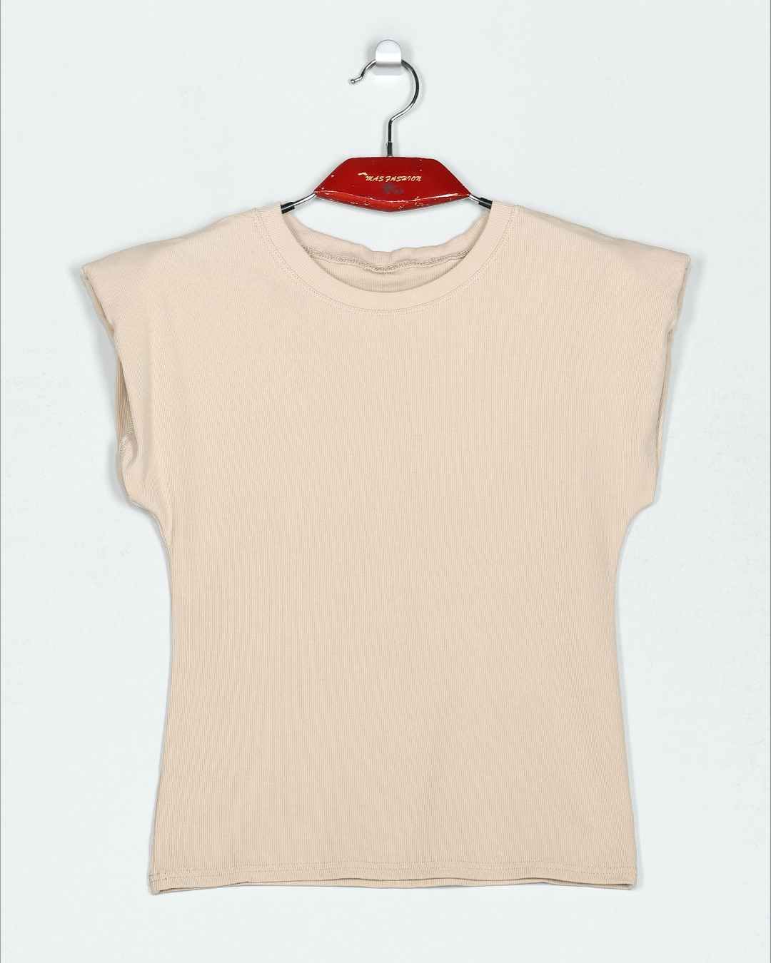 Camiseta mujer fruncidos | Varios ColoresCamiseta hombreras acanalada Cómoda y brillante al mismo tiempo? Claro que si! Con nuestra camiseta de hombreras, podrás seguir activa dia a dia a la vez que confortable con su tejido acanalado elástico. Varios col