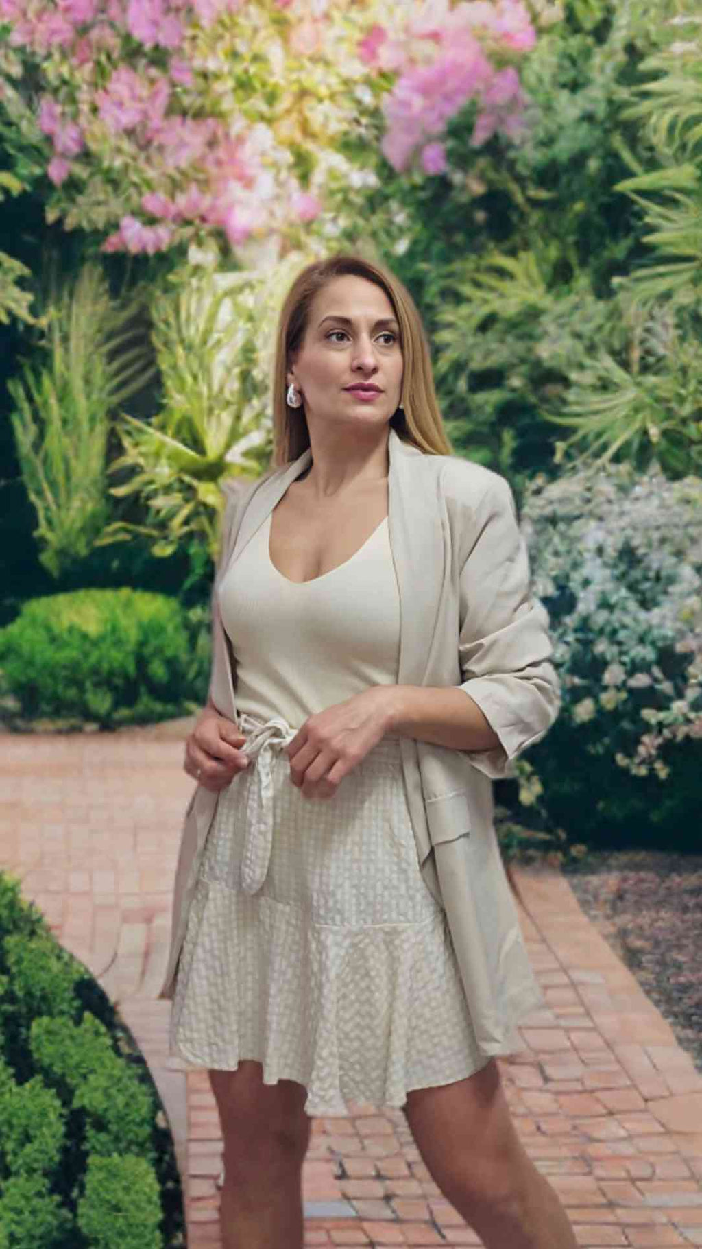 Falda Short Vichy BeigeDescubre la tendencia del 2025 con nuestra Falda Short Vichy Beige. Su estampado en vichy beige es perfecto para cada día o el fin de semana. Talla única de S a XL, muy versátil y con un short invisible para mayor comodidad. Combína