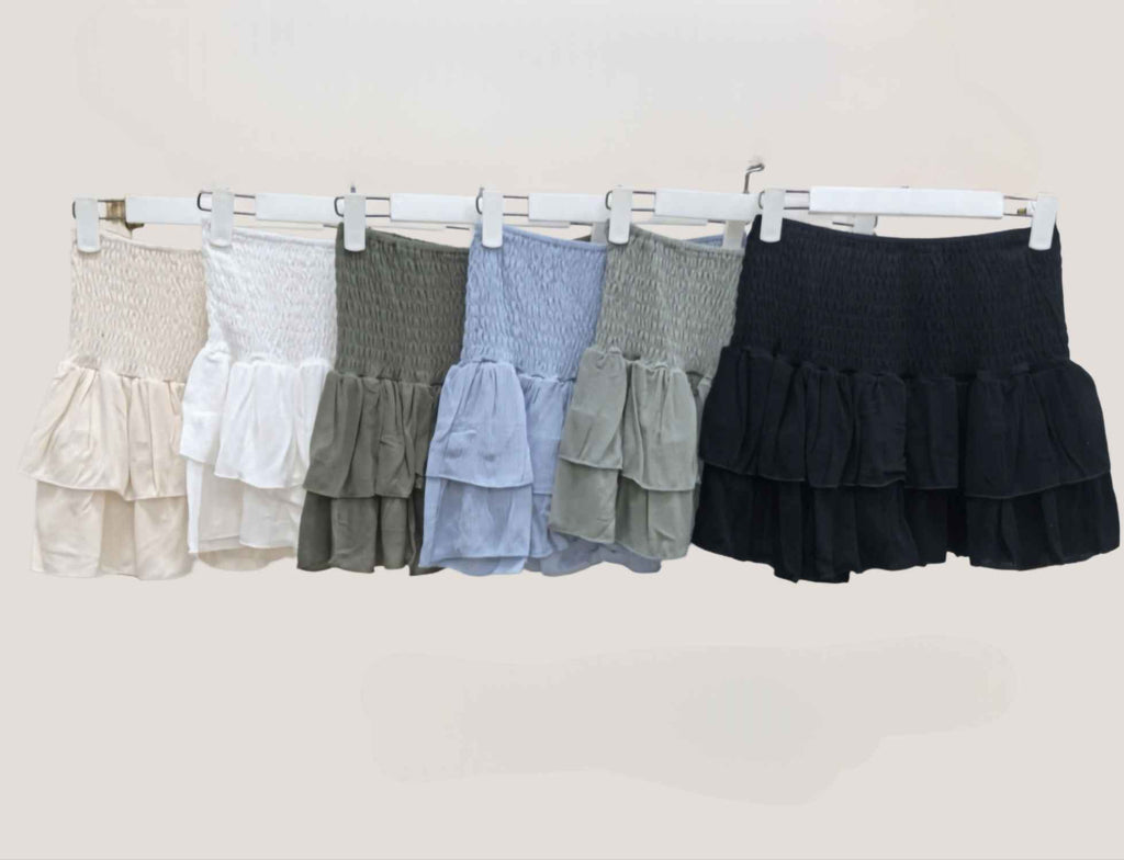 Falda Short Volantes Ibiza -6 ColoresFalda Short Volantes Ibiza ¡No hay mejor sensación que la comodidad y la feminidad combinadas! ¡Con nuestra falda con short interior y volantes, estarás cómoda y elegante, mientras los volantes realzan tu figura! La ci