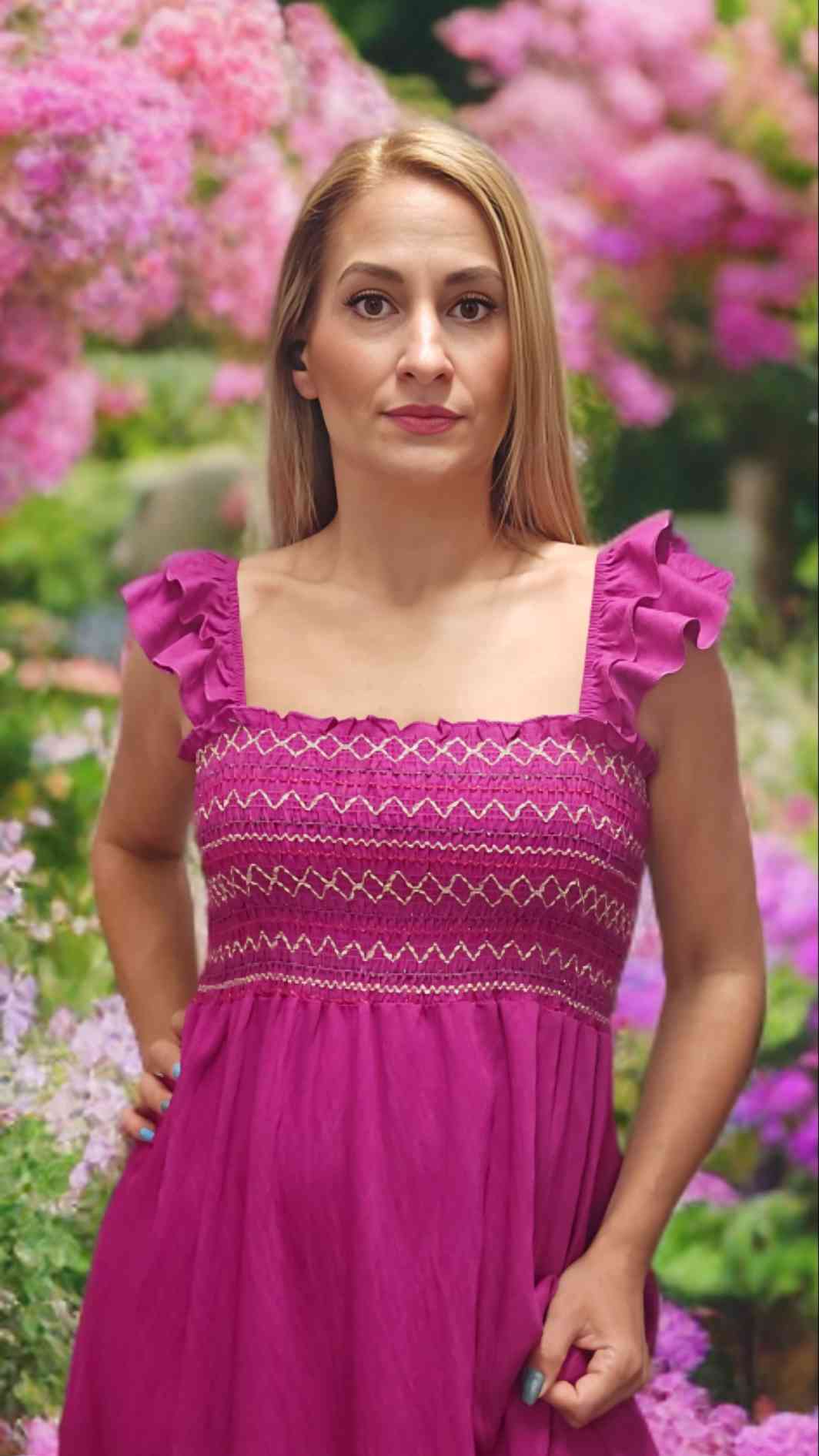 Vestido Volante MaxiVestido volante Maxi ¡Luce un estilo elegante y fresco con nuestro Vestido Volante Maxi! Con doble volante en las mangas y fruncido en el pecjo y espalda este vestido largo te garantiza un look llamativo y femenino. Su caída liviana y