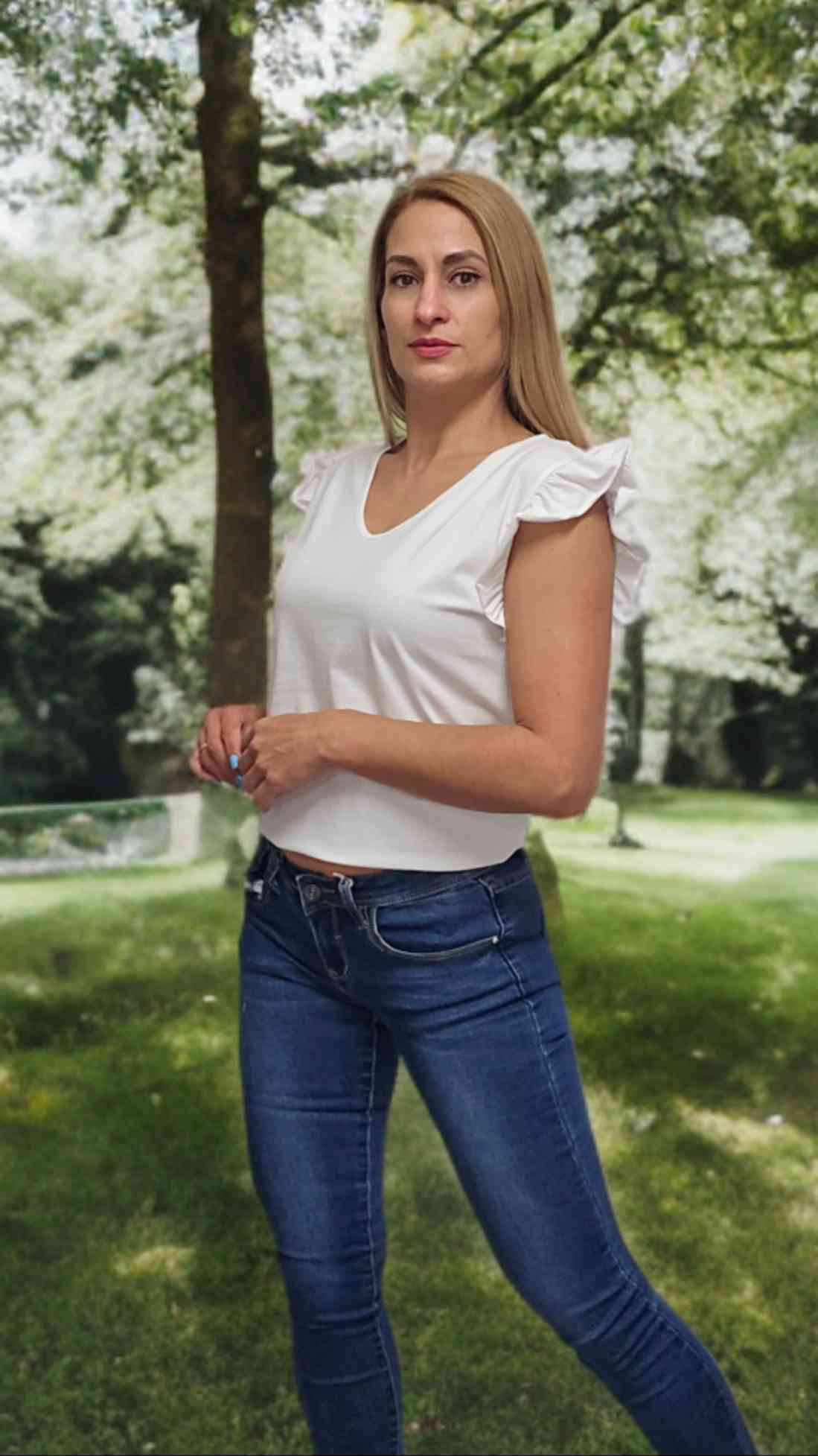 Camiseta Volantes | T-shirt CottonCamiseta manga volantes ¡Destaca con estilo con nuestra camiseta de algodón con doble volante en las mangas! Esta camiseta es perfecta para un look casual y coqueto. El doble volante en las mangas añade un toque femenino