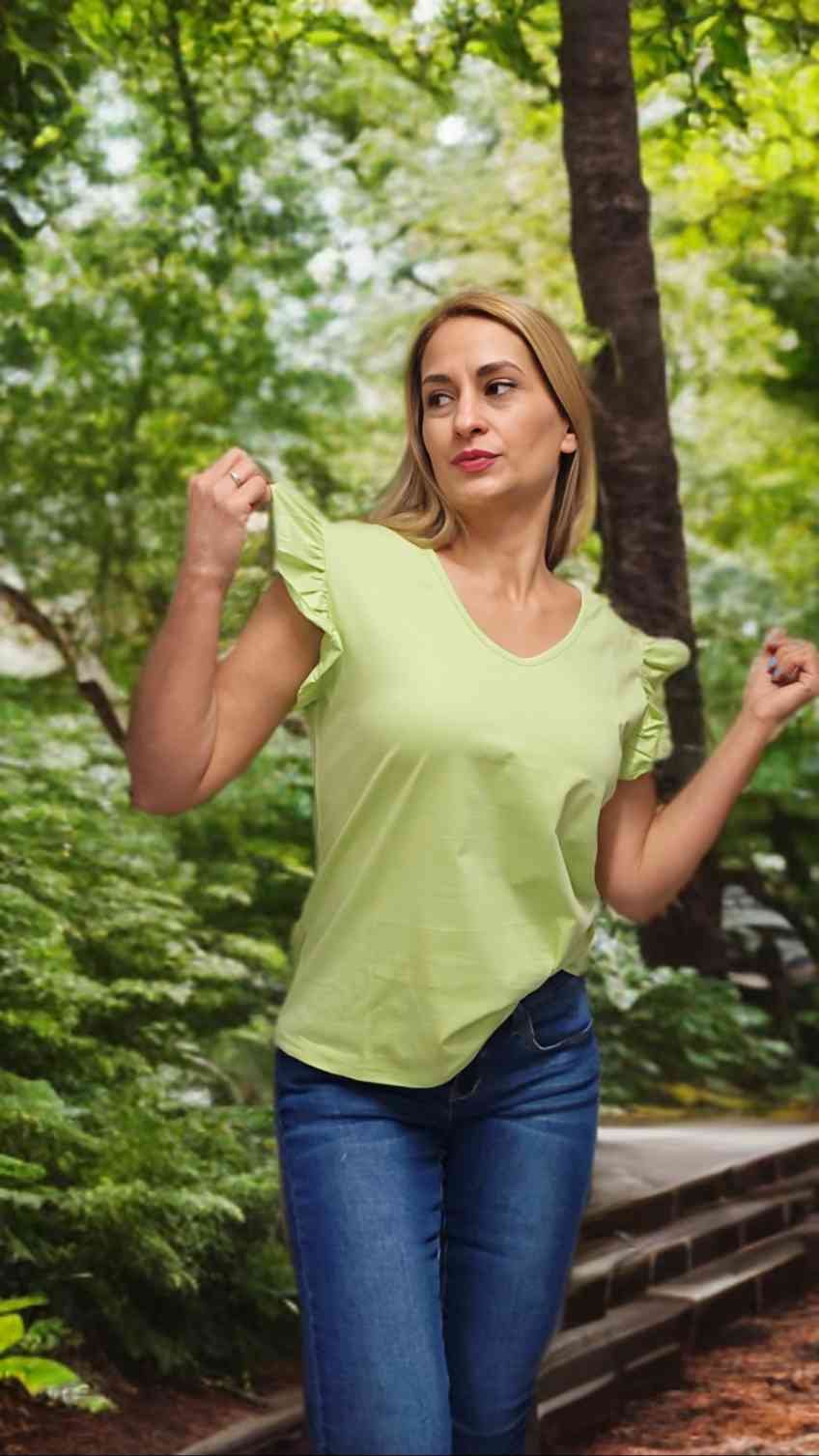 Camiseta Volantes | T-shirt CottonCamiseta manga volantes ¡Destaca con estilo con nuestra camiseta de algodón con doble volante en las mangas! Esta camiseta es perfecta para un look casual y coqueto. El doble volante en las mangas añade un toque femenino