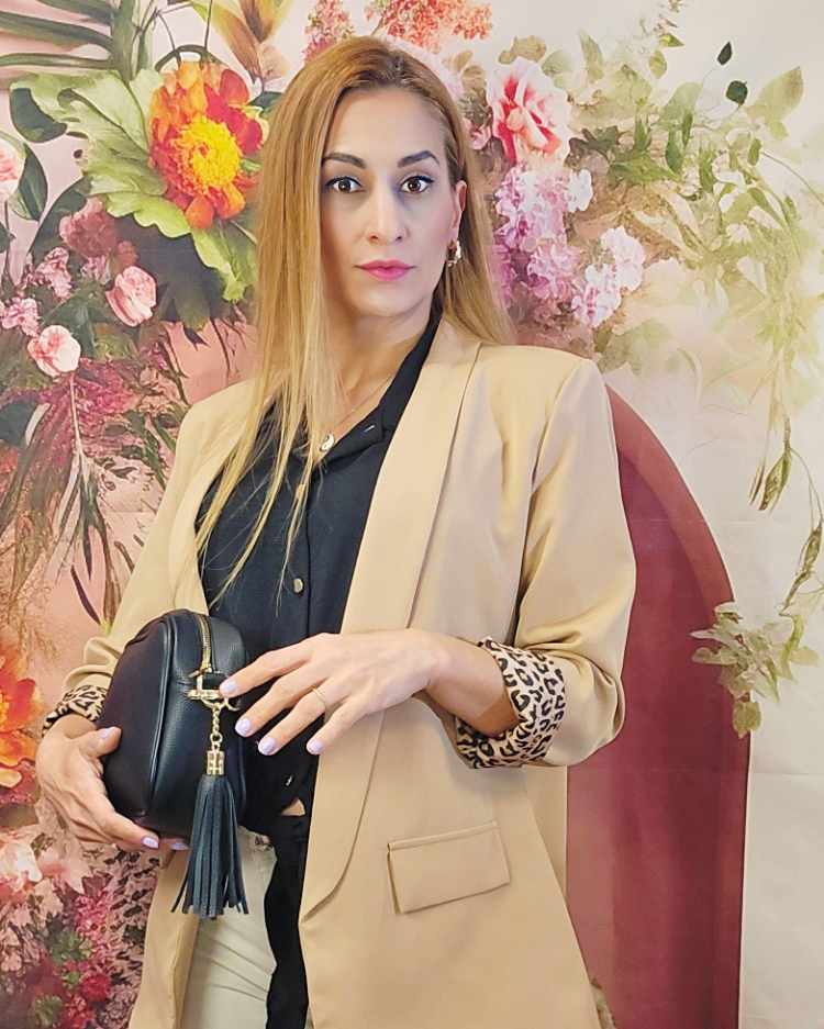 Ultimos! Blazer Animal Print 3 ColoresBlazer Animal Print Una blazer clásica y moderna a la vez. Con forro interior animal print. Puedes usarla con la manga doblada dando un efecto más casual o llevarla recta para looks mas clásicos. Talla unica S/L Bolsi