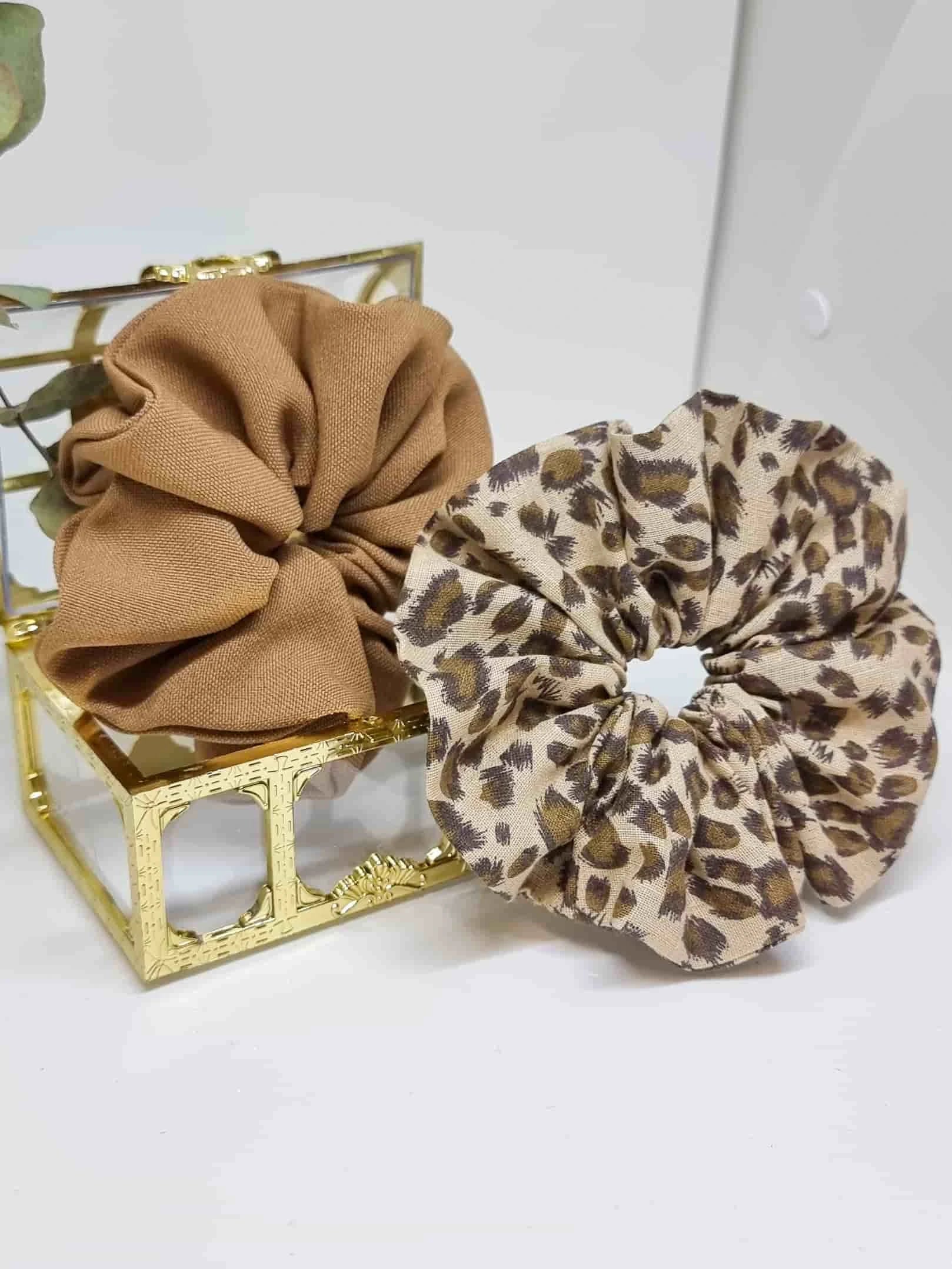 Scrunchie Set Harvest - Selección OtoñoColetero selección otoño ¡Dale a tu cabello una lujosa comodidad sin enredos con los Scrunchie Harvest! Esta selección moderniza tu look con elegantes tonos y estampado animal print de última tendencia. ¡Destaca con
