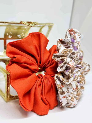 Scrunchie Voller Wald - Selección OtoñoColetero Voller Wald - Selección Otoño ¡Añade un toque de estilo con esta edición especial Scrunchie voller Wald! Esta selección inspirada en la belleza de los bosques suizos, resalta con sus colores y texturas del o