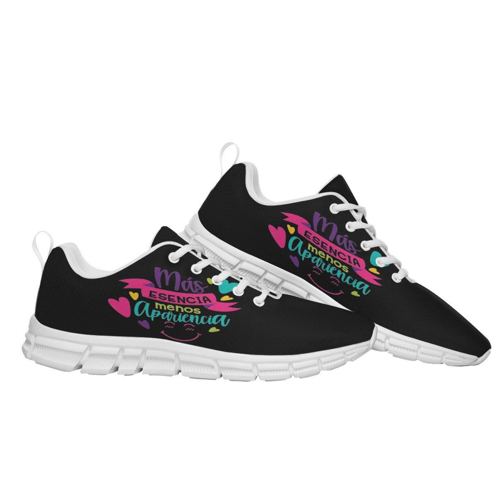 Deportivas frases" Mas Esencia" | Women Sneakers BlackZapatillas de mujer exclusivas frases Parte superior de malla transpirable; Tejido suave. Ideales para correr con su fabricación de peso ligero. Con cierre de cordones clásico Antideslizante La parte s