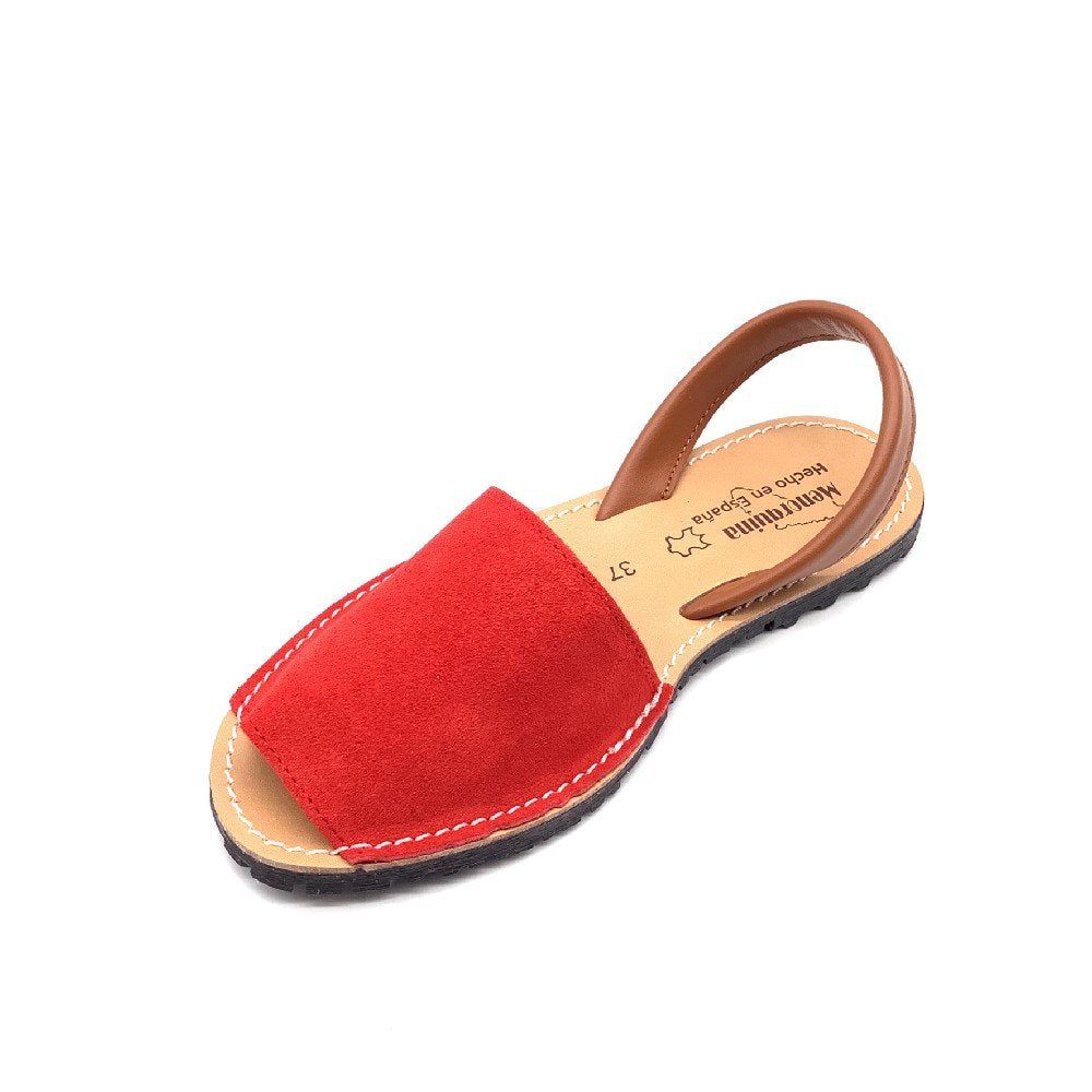 Menorquina piel -SerrajeMenorquinas, abarcas, ibicencas, mallorquinas... Como quiera que las llames, estas sandalias son el punto de partida de cada look veraniego. Fabricadas en España con cuero genuino y suela antideslizante. Practicas y cómodas para cu